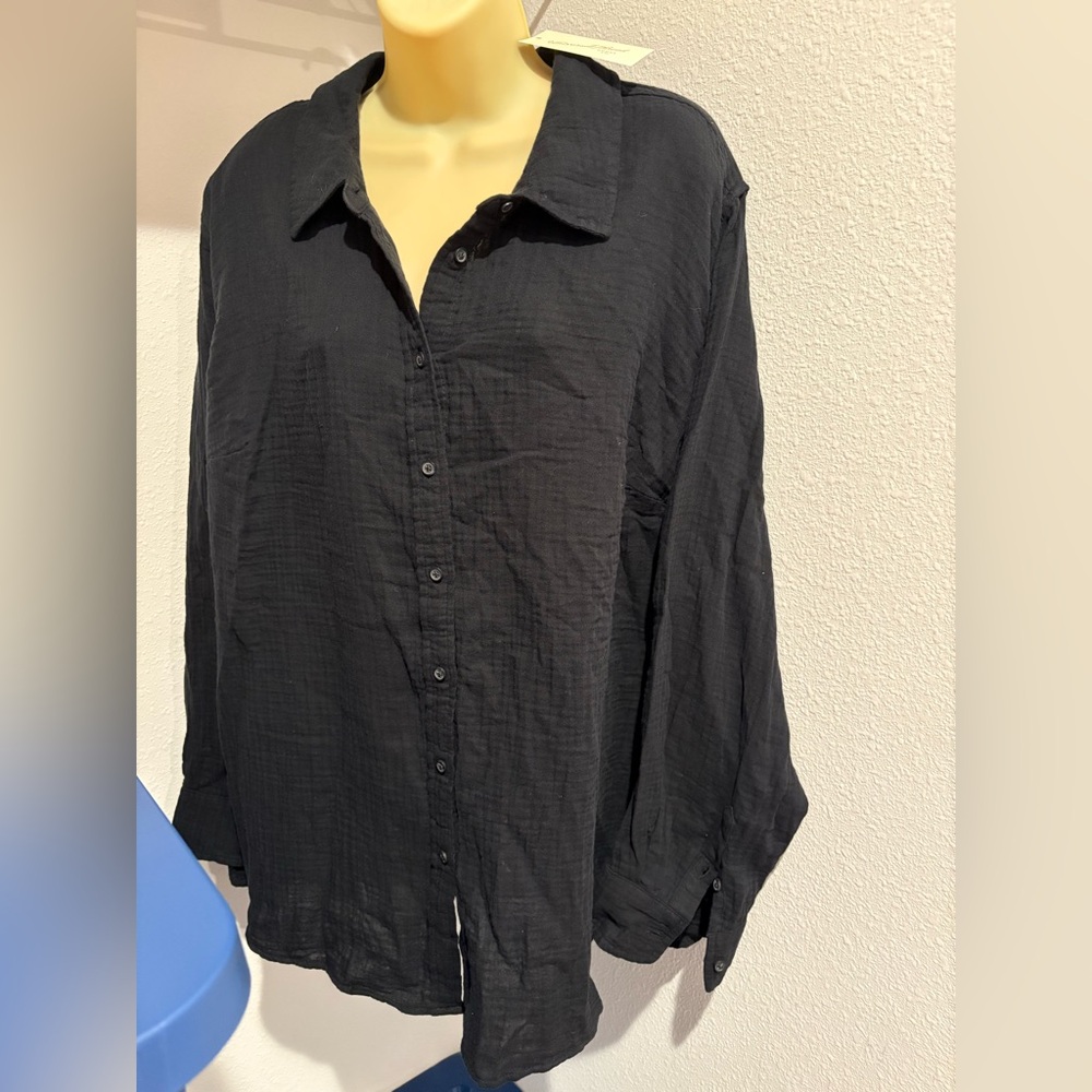 🆕 Women’s Universal Thread Black Blouse